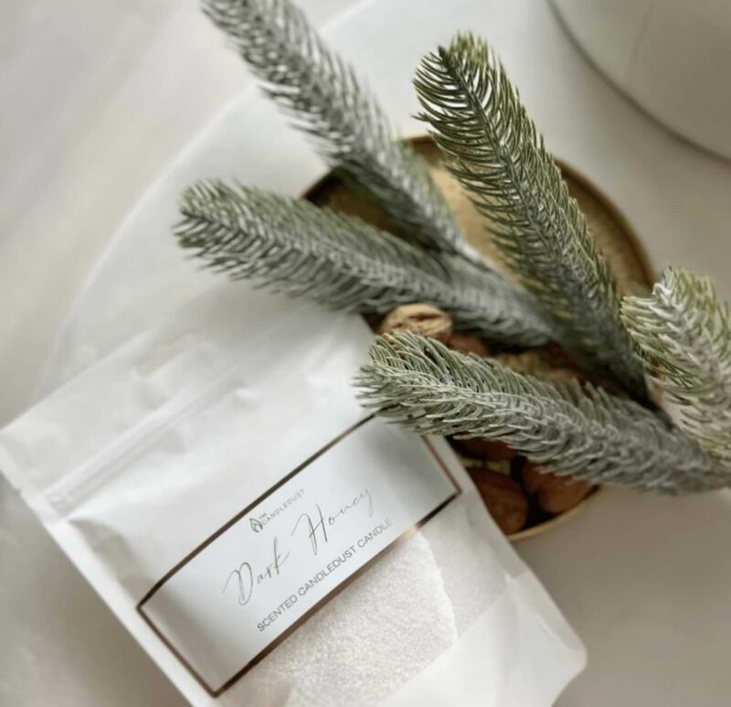 CandleDust - Nordic Lights Candle Refill pouch which includes 330g of scented powder wax and 2 sustainer wicks