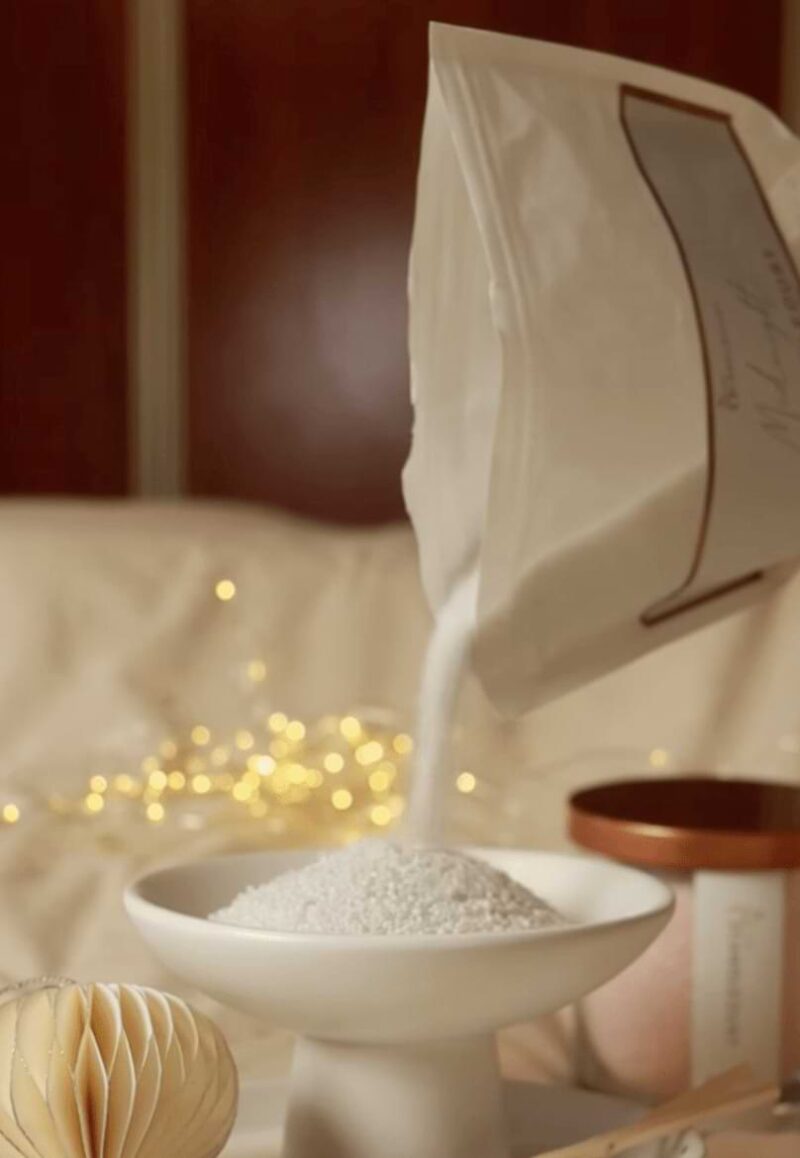 CandleDust - Oasis Candle Refill pouch which includes 330g of scented powder wax and 2 sustainer wicks