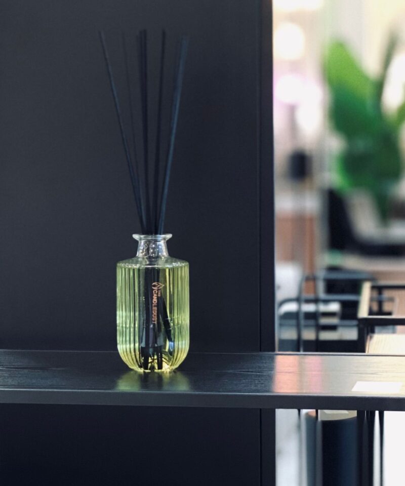CandleDust - Rosso Reed Diffuser - 500ml of Fruity scented fragrance oil with 12 reed sticks included