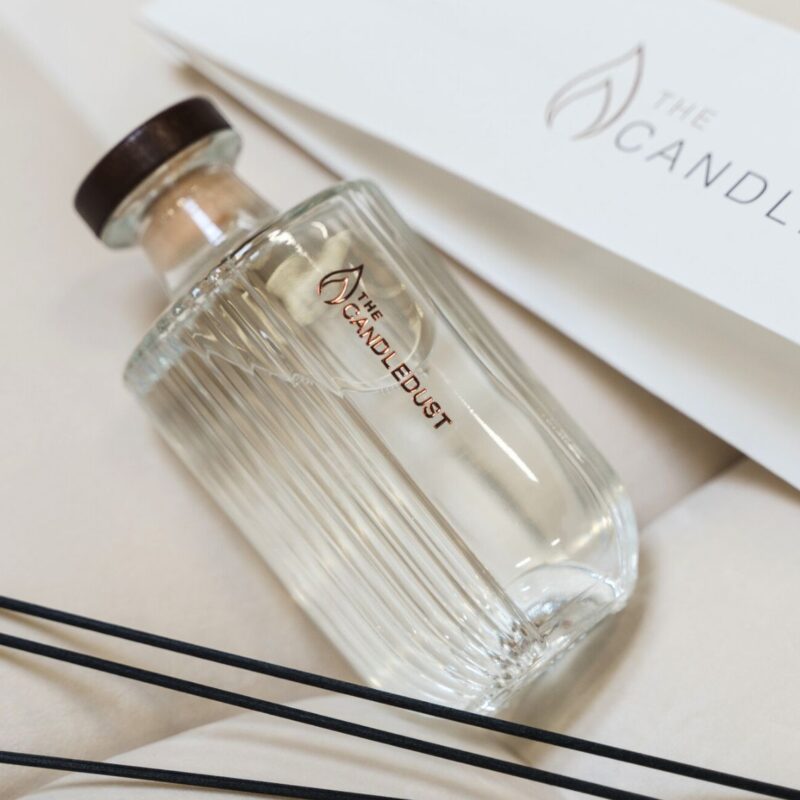 CandleDust - Rosso Reed Diffuser - 500ml of Fruity scented fragrance oil with 12 reed sticks included