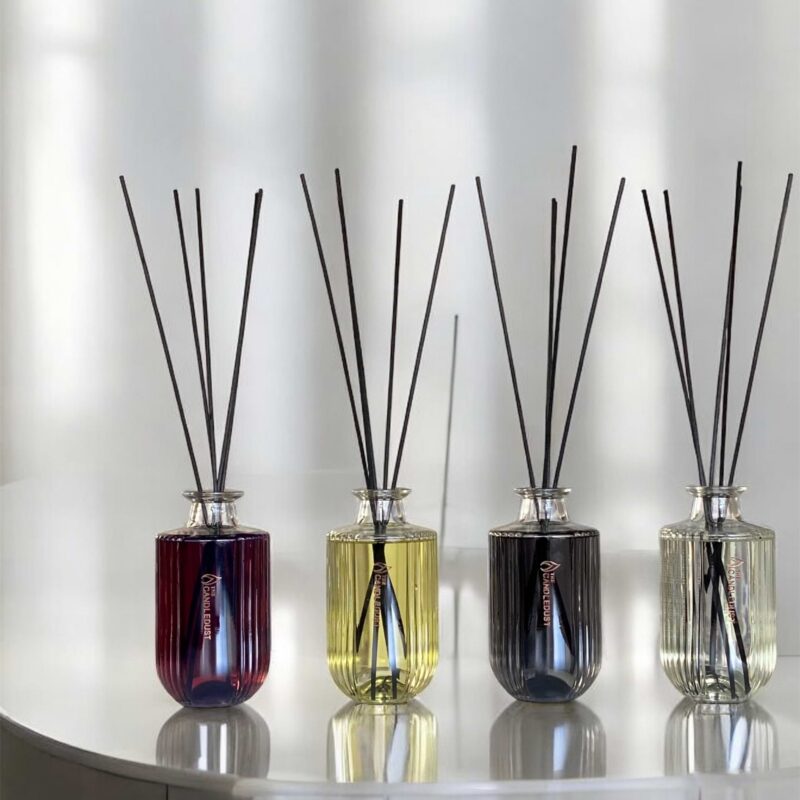 CandleDust - Rosso Reed Diffuser - 500ml of Fruity scented fragrance oil with 12 reed sticks included