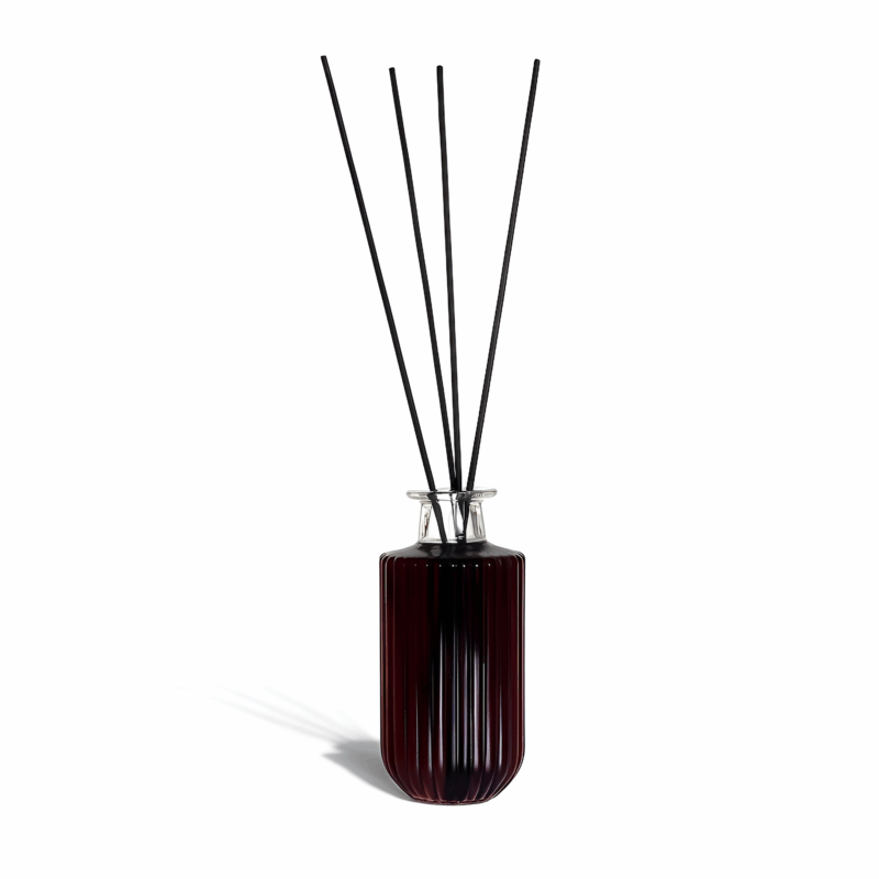CandleDust - Rosso Reed Diffuser - 500ml of Fruity scented fragrance oil with 12 reed sticks included